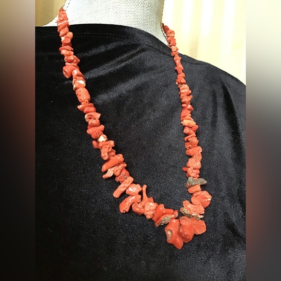 Vintage Graduated Rock Coral Necklace - Picture 2 of 4